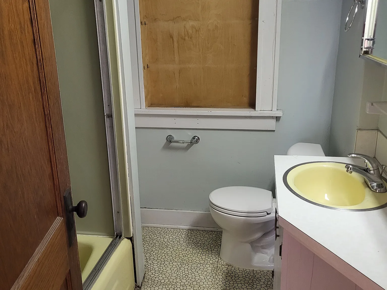 4 bed, 2.5 bath, 1768 sqft, $1,800 — Photo 2