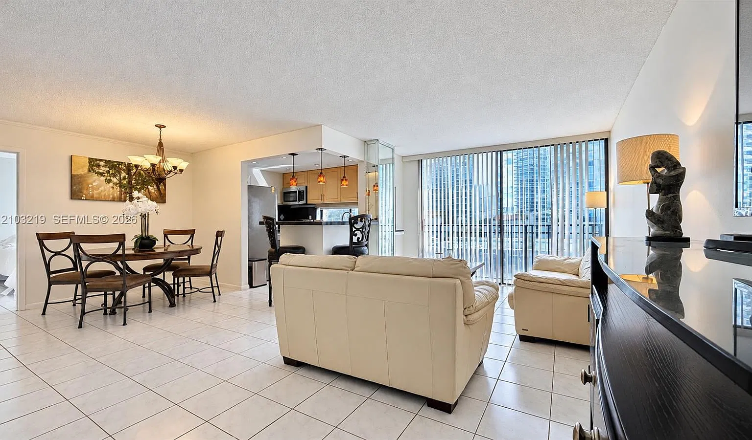Plaza Of Americas Condo P — Photo 2
