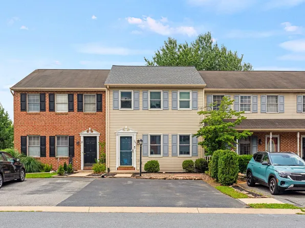 20 Foxfield Ln, Elizabethtown, PA 17022