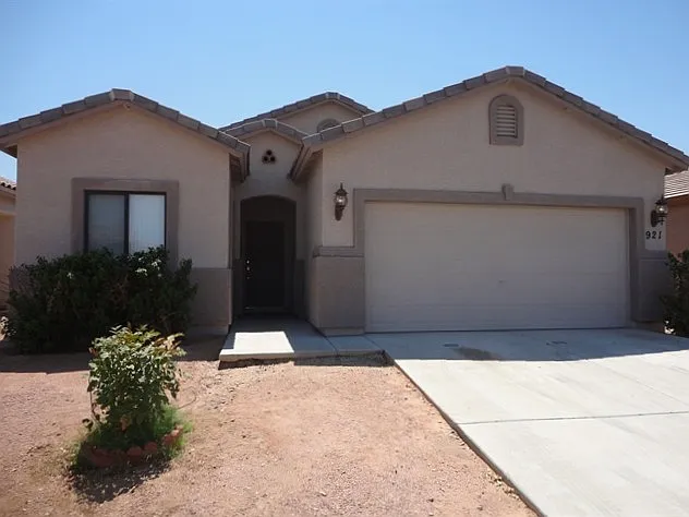 3 bed, 2.0 bath, 1349 sqft, $1,950 — Photo 1