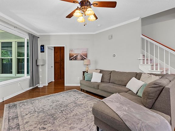 5th image of 224 Wallace Cir