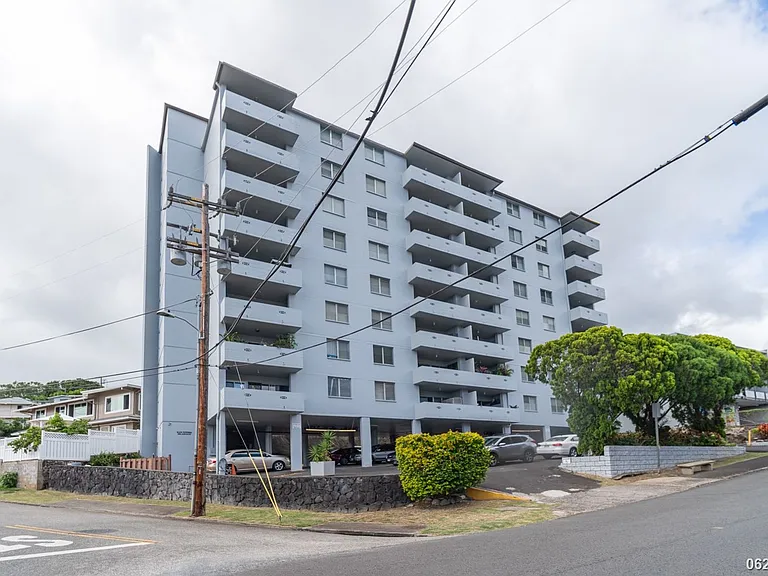 2001 Aupuni St #904 — Photo 1