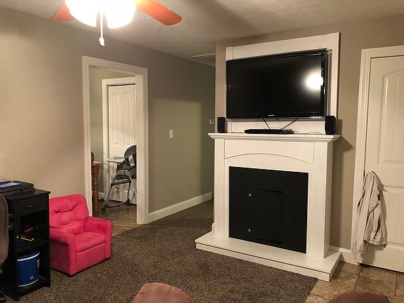 3rd image of 1087 Pepper Dr