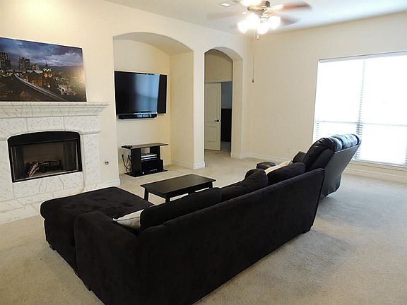 Spacious living room