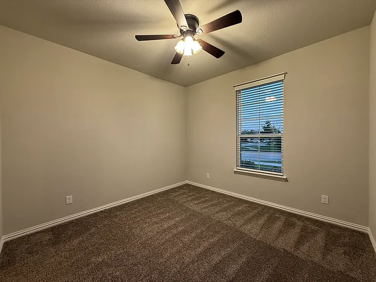 1717 Victoria Dr — Photo 25