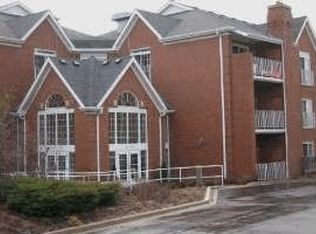 165 Hunt Club Dr, Saint Charles, IL 60174