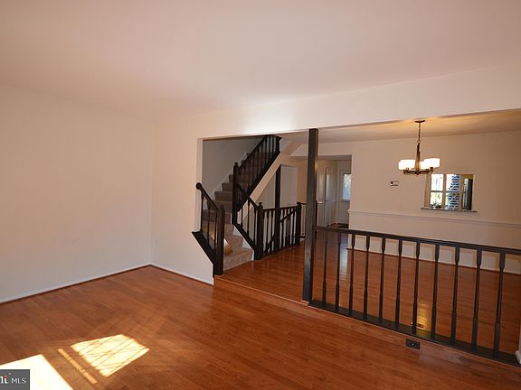 5th image of 7 Millard Ct