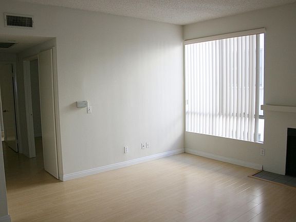 5th image of 553 S Saint Andrews Pl