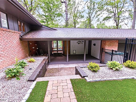 3rd image of 455 Barrington Ridge Rd