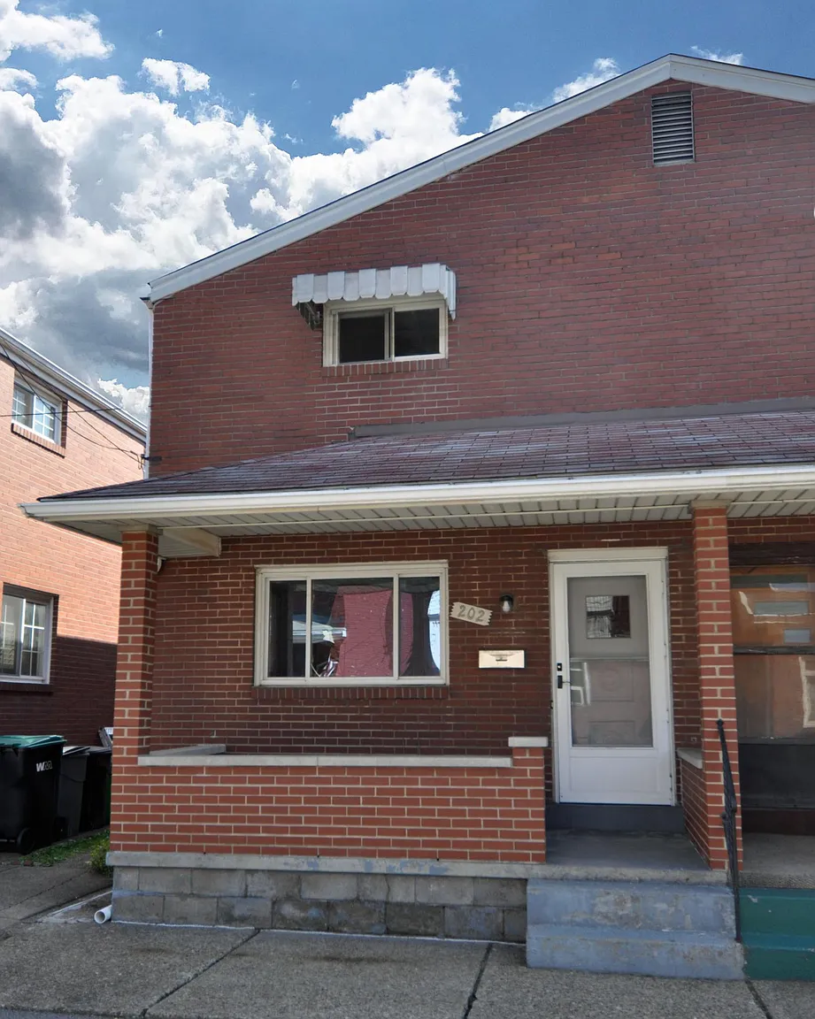 202 School St photo 1