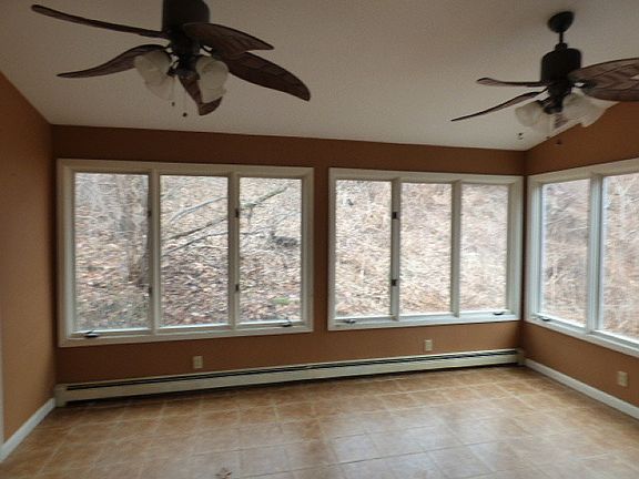 4th image of 6 White Oak Dr