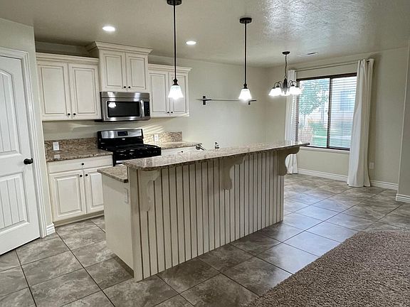 Kitchen/ Dining Area