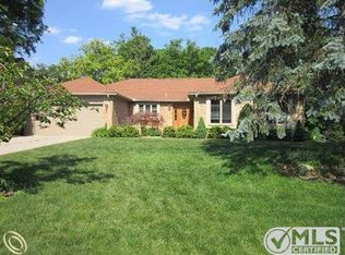 25712 Rutledge Xing, Farmington Hills, MI 48335