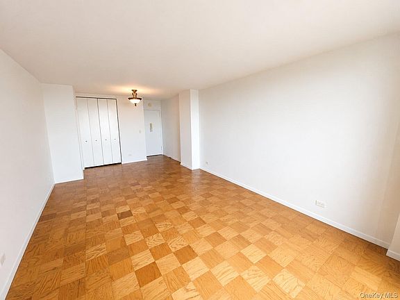 5th image of 26910 Grand Central Parkway #9X