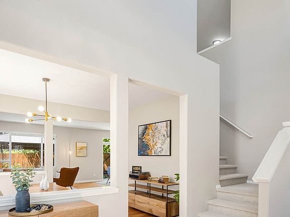 4th image of 517 Pasco Place NE
