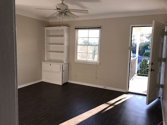 4th image of 611 Levering Ave #7