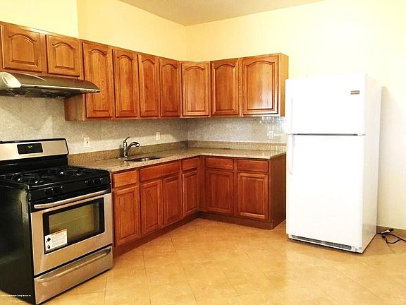 2nd image of 260 Elvin St