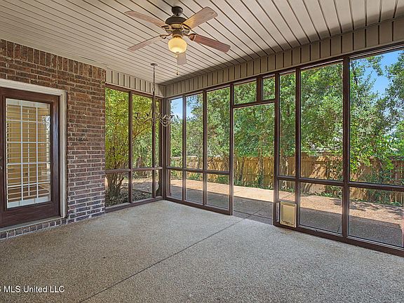 2nd image of 625 Fallbrook Cv