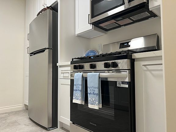 2nd image of 4469 Murietta Ave #16
