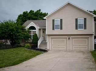 1312 SE Rosehill Dr, Lees Summit, MO 64081