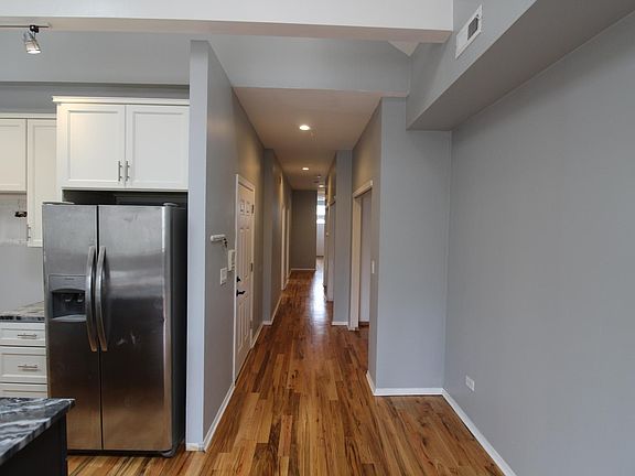 5th image of 2054 W Division St #Penthouse