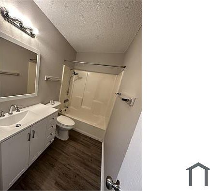 5th image of 7102 Townsborough Dr
