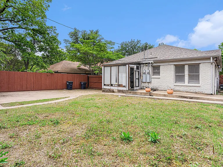 3233 Odessa Ave — Photo 23