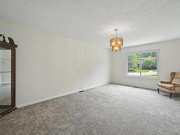 5th image of 509 White Oak Dr