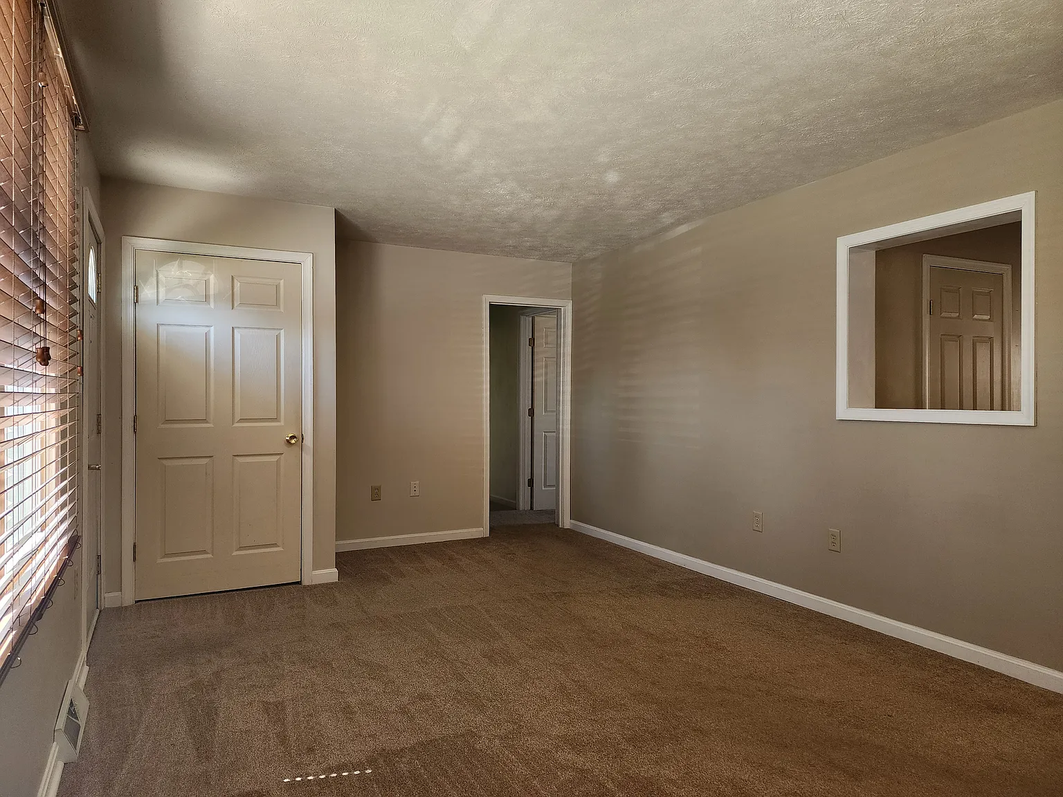 2 bed, 925 sqft, $1,950 — Photo 3