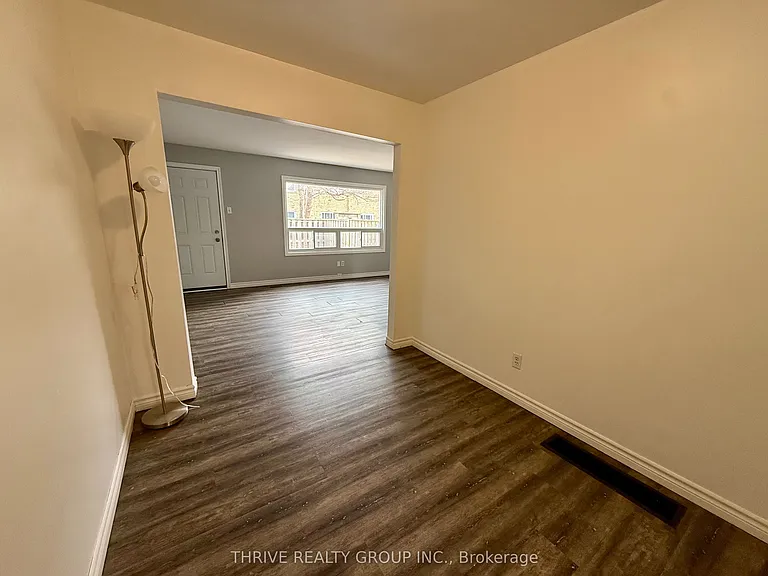 161 Toulon Cres — Photo 3