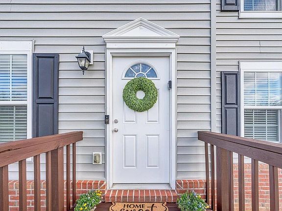 3rd image of 427 Cambridge Court Rd