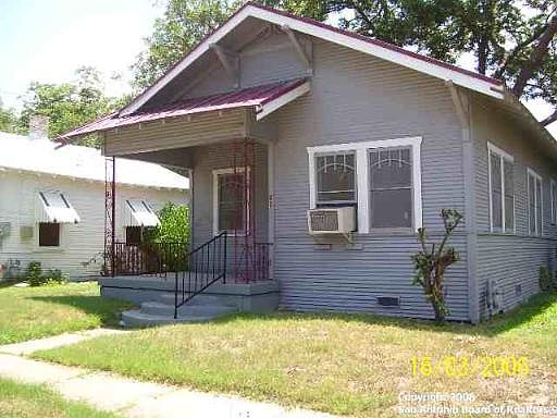3rd image of 108 E FAIRFAX ST
