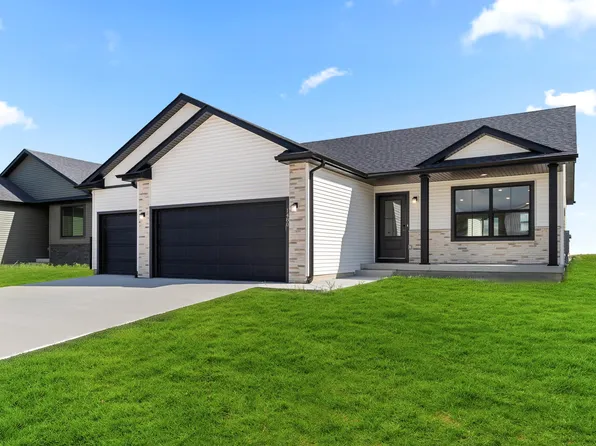 1480 Locust St, Waukee, IA 50263
