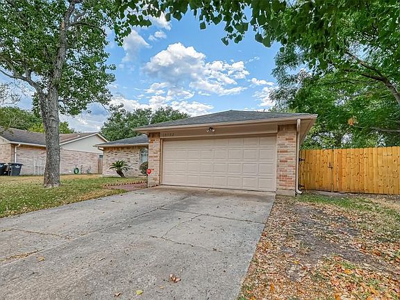 4th image of 10702 Garden Place Dr