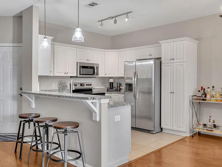407 Normandy Cir — Photo 18