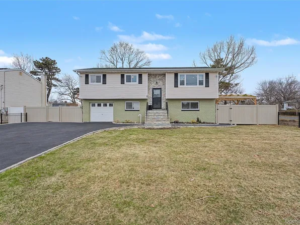 46 S 26th Street, Wyandanch, NY 11798