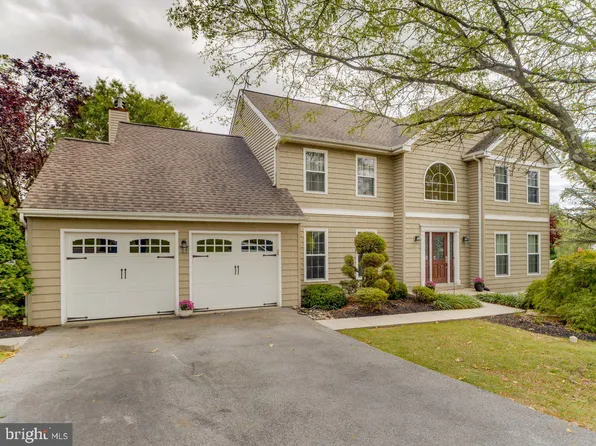 35 Pin Oak Dr, Phoenixville, PA 19460