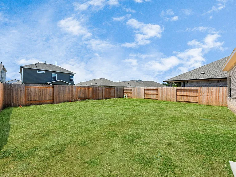 2715 Crested Creek Ln — Photo 29