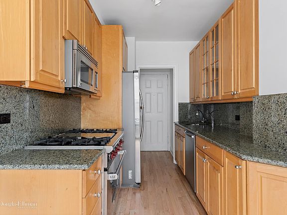 3rd image of 49 E 86th St #12B