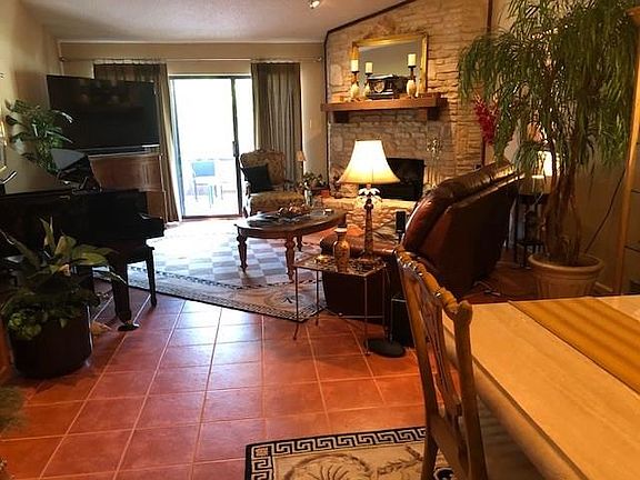 5th image of 8 Oaks Pl