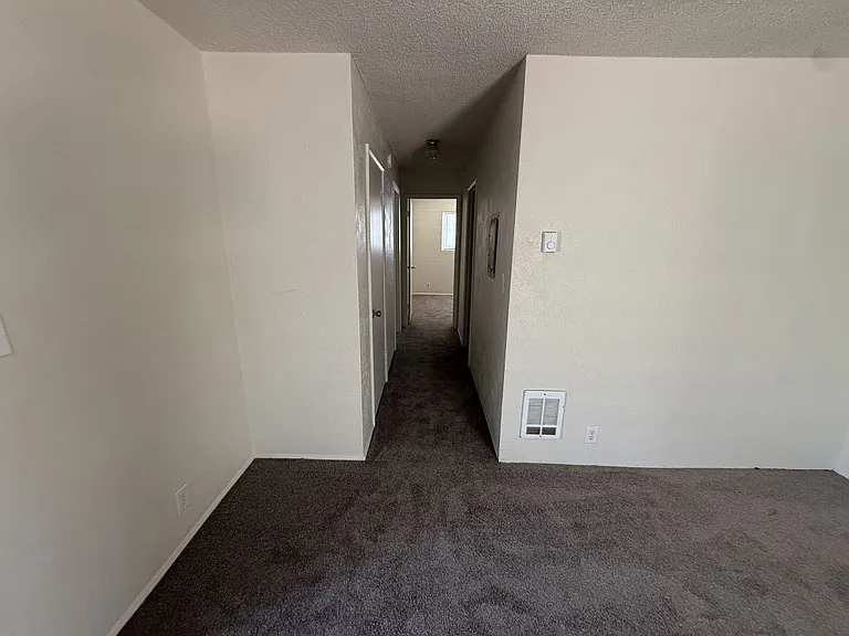 220 N Ivy St — Photo 15