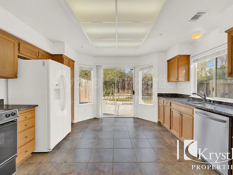 322 Clearpointe Dr — Photo 7