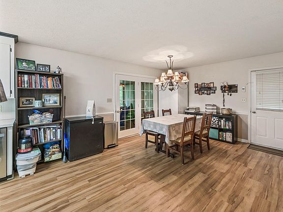 4th image of 247 Clearview Cir