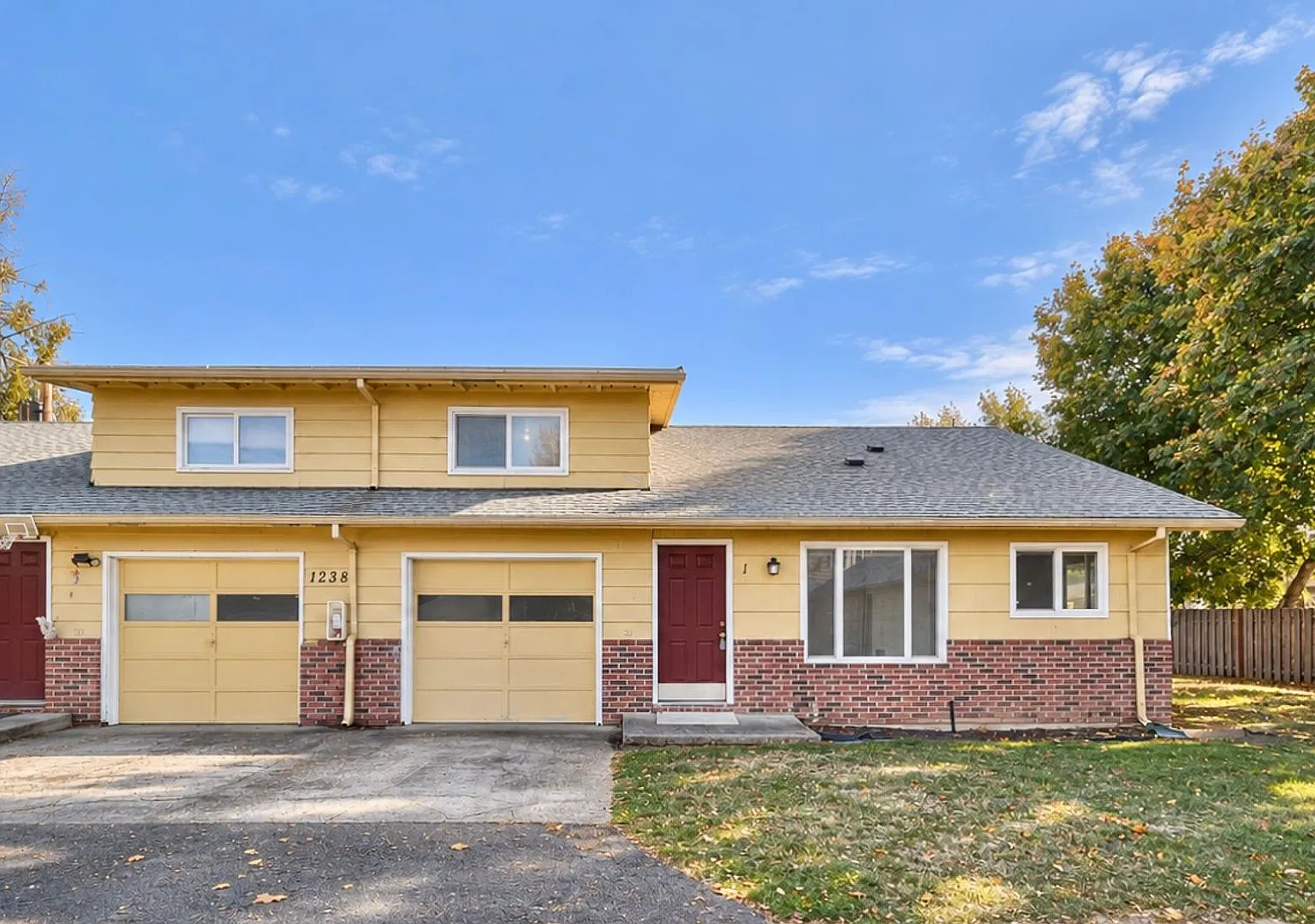 Maple Court — Photo 2