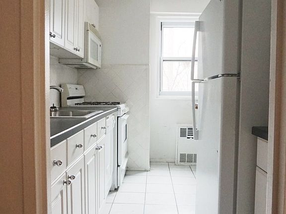 3rd image of 191 Willoughby St APT 8N