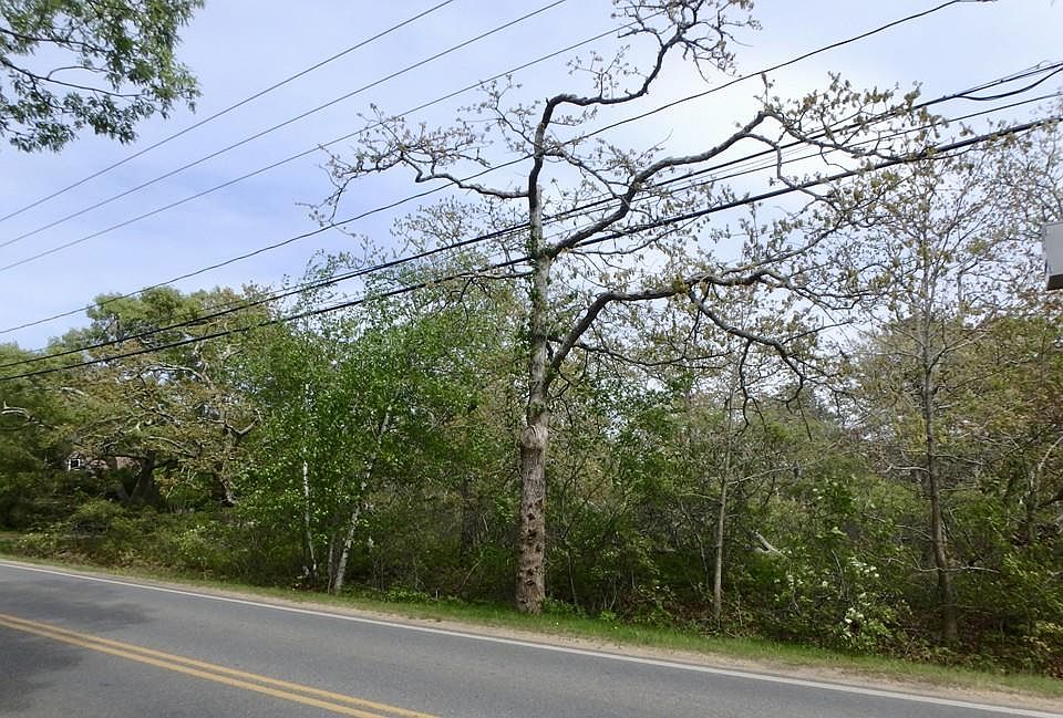 2nd image of 134 Old County Rd
