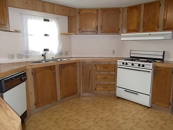 5th image of 3275 Susan Cir S