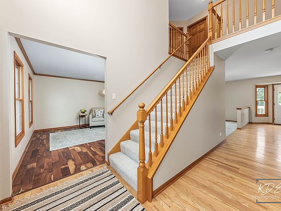 2nd image of 203 Goldenwood Ct