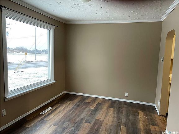 4th image of 805 River St W
