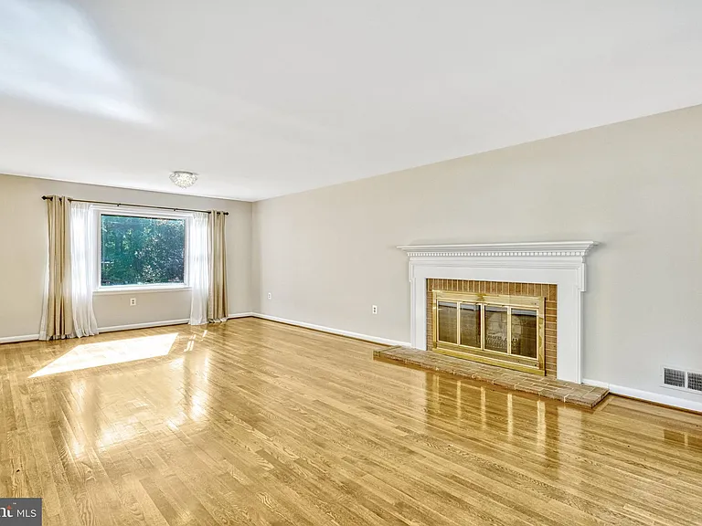5021 Fleming Dr — Photo 11
